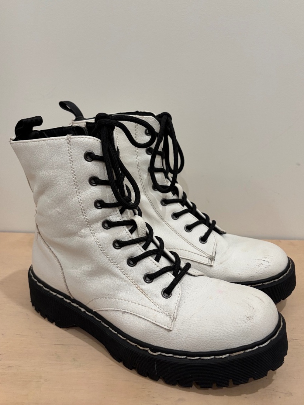 Sincerely Jules Women’s White Leather Combat Boots (Size 8.5)